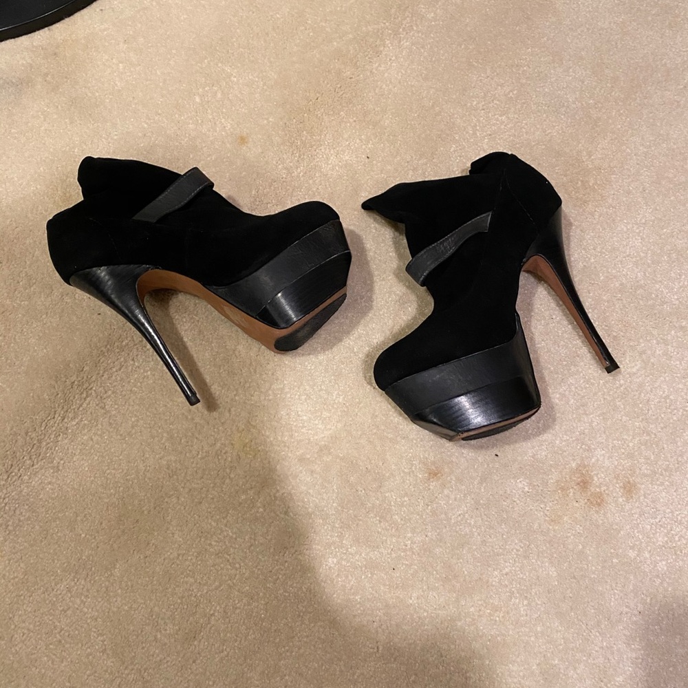Shoe - Picture 8 of 10